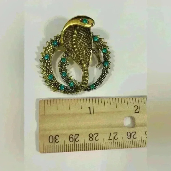 Gold Toned Beautiful Cobra Snake Brooch/Pin with Rhinestones - Picture 2 of 2